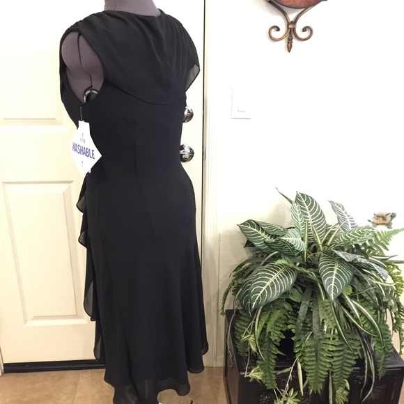 NWT ❤️”THE” black💗dress!! Gorgeous dress, it’s new with tags - Picture 4 of 16